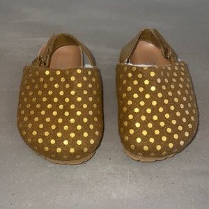 Brown and gold Gap clog like mule with strap